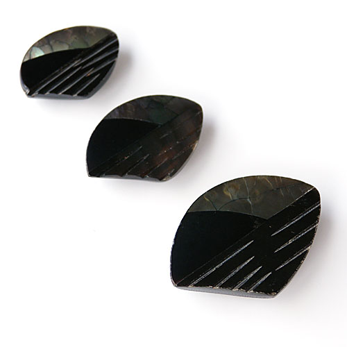 貝ボタンcol.09(黒色)　(18×13厚み5/21×16厚み5mm)