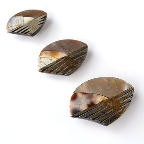 貝ボタンcol.45(茶色)　(18×13厚み5/21×16厚み5/25mm×19mm厚み6mm)