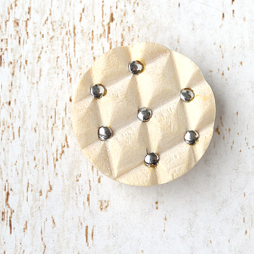 木ボタンcol.40(ベージュ色)　(15/18/20mm)