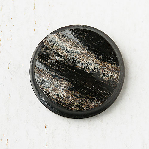 本水牛ボタン(焦茶色)　(18/21/25/30mm)