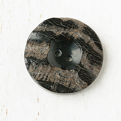 本水牛ボタン(焦茶色)　(18/21/25mm)