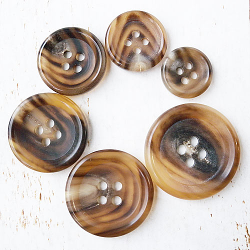 本水牛ボタンcol.45(茶色)　(25mm)