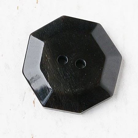 本水牛ボタン(焦茶色)　(18/21/24mm)